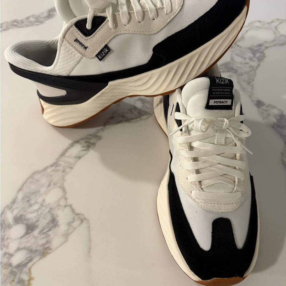 Kizik SLIP ON White and Black Men's Sneakers